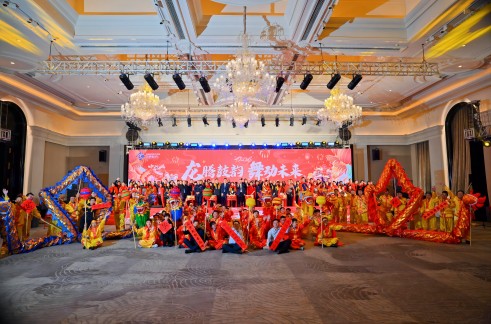 辰龍鬧元宵丨舞龍翻飛 ，戰(zhàn)鼓鏗鏘，擂響高質(zhì)量發(fā)展奮進號角